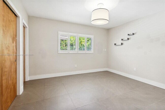 Building Photo - 601 Tibidabo Ave