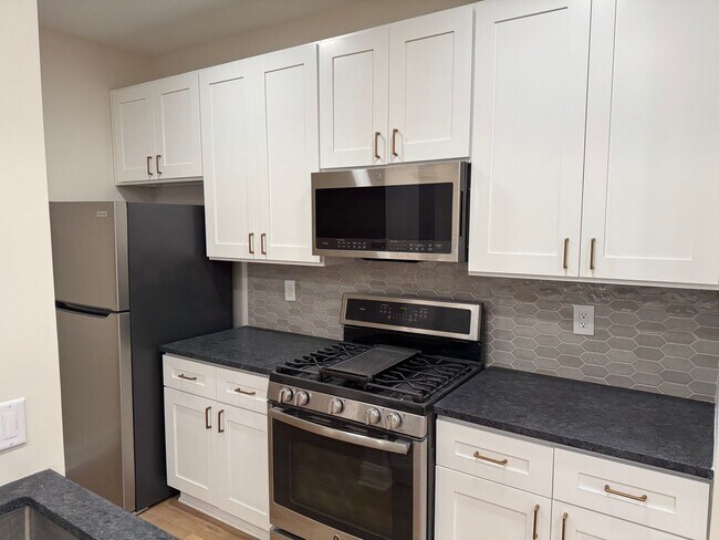 Building Photo - Nob Hill 2 Bedroom 2 Bath renovated Condo in Manayunk for rent $2,495/month