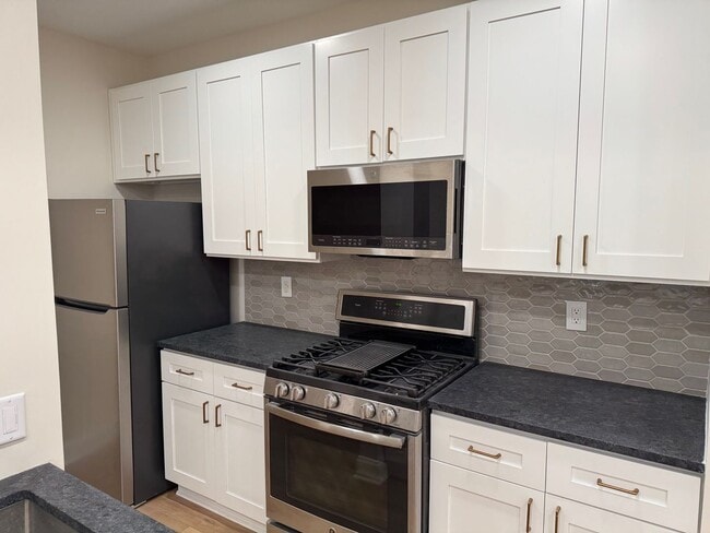 Building Photo - Nob Hill 2 Bedroom 2 Bath renovated Condo with Parking spot in Manayunk $2,195/month