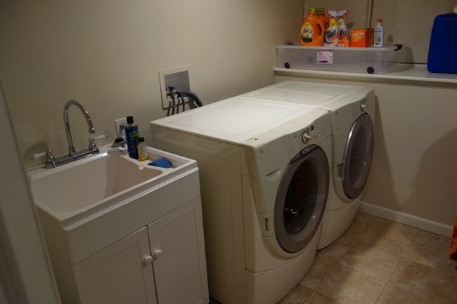 Building Photo - Updated Bungalow in Prime Highland's Location