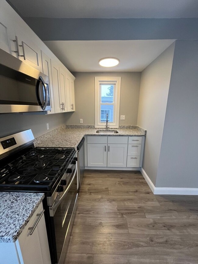 Building Photo - 66 Dalton St