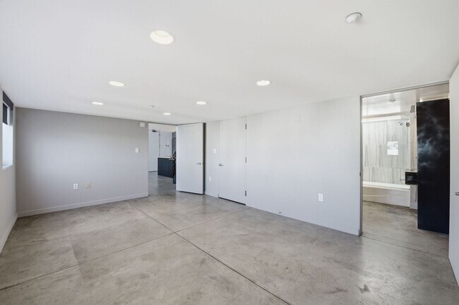 Building Photo - 60 Rausch St