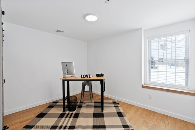 Building Photo - 179 Butternut St