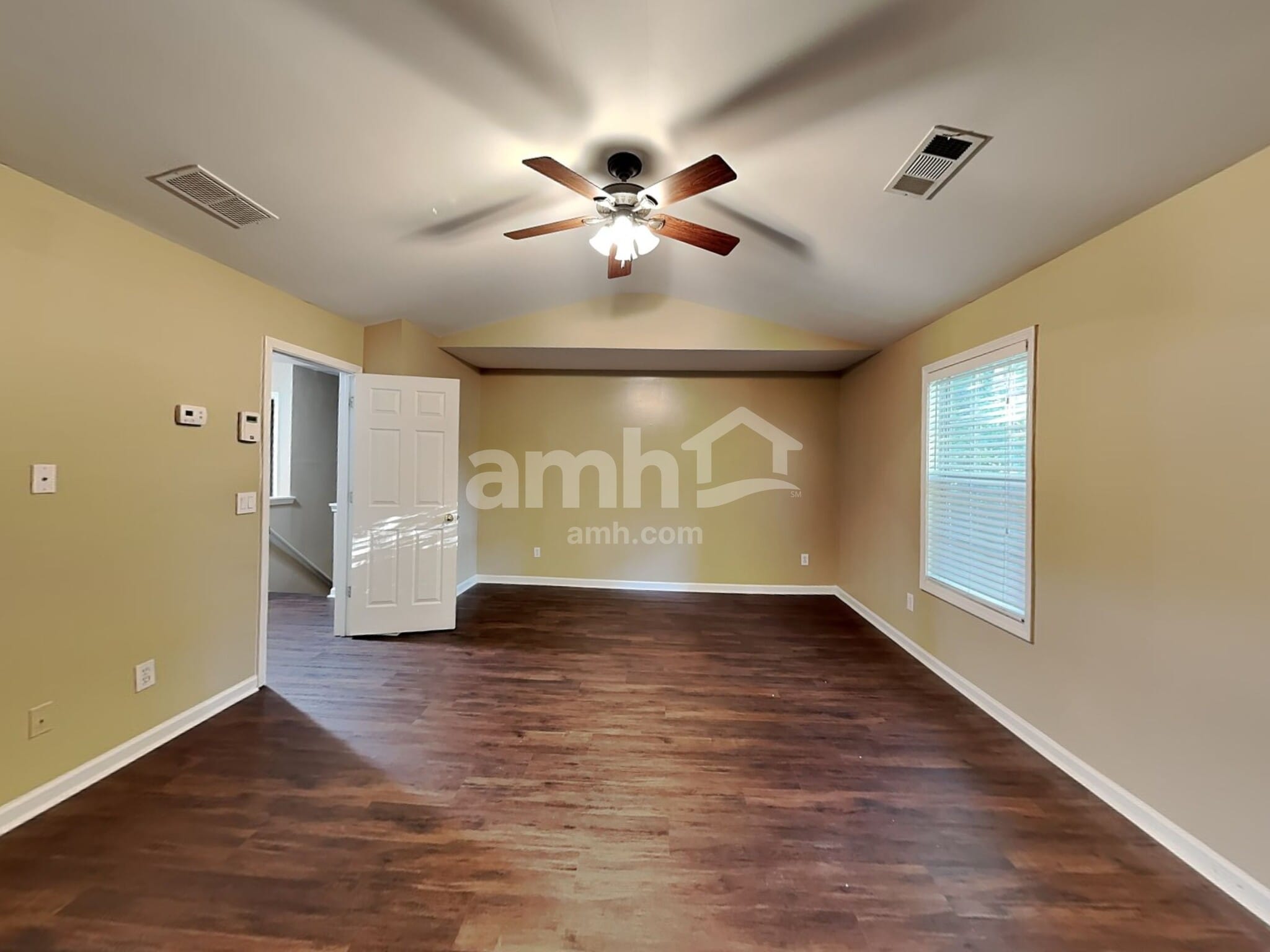 Building Photo - 1584 Silver Ridge Dr