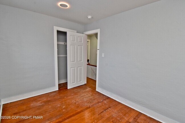 Building Photo - 198 Grove St