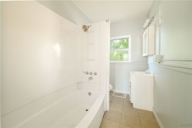 Building Photo - 42 E Cayuga St