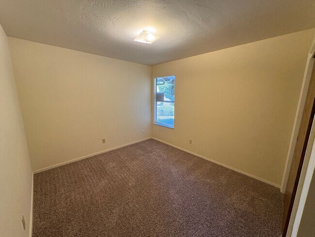 Building Photo - 4145