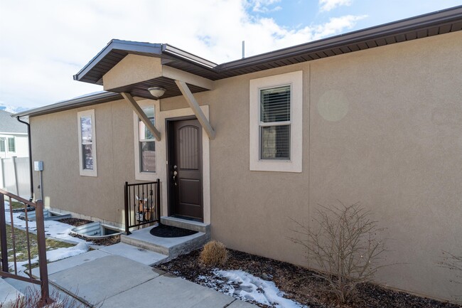 Building Photo - 646 S 150 E