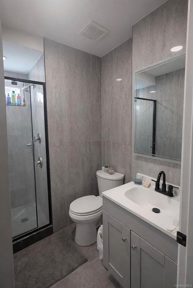 Building Photo - 49 Gladys St