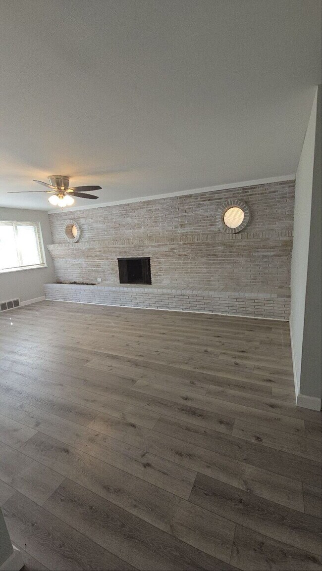 Building Photo - Affordable Comfort in a Great Location — 3...