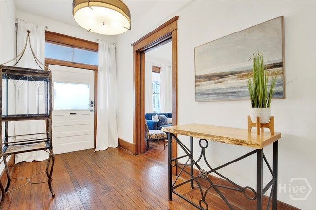 Building Photo - 118 W Waldburg St