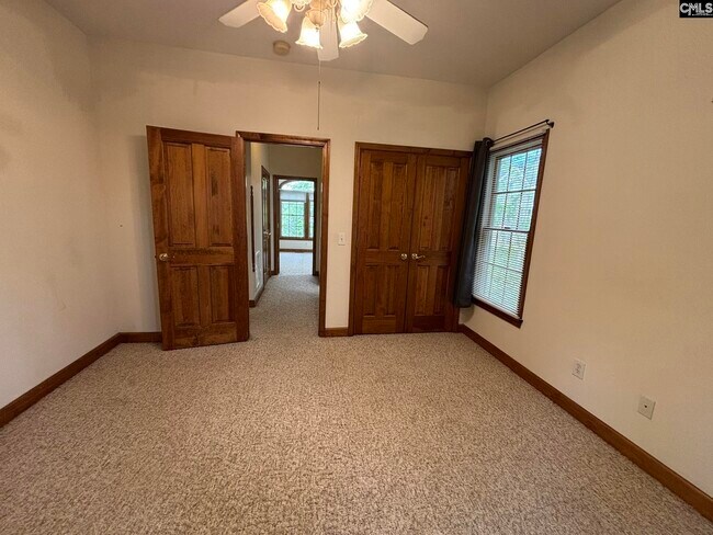 Building Photo - 527 Superior Cir