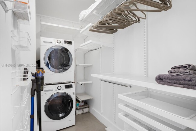 Building Photo - 4925 Collins Ave