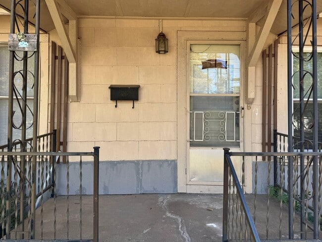 Building Photo - Quiet, 2 Bed 1 Bath Home In Burkburnett