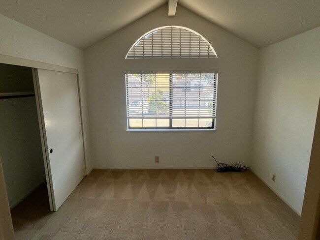 Building Photo - 4 Bedroom Home with 3- Car Garage in Hercules