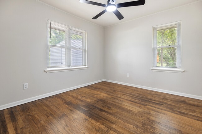 Building Photo - 730 N College St