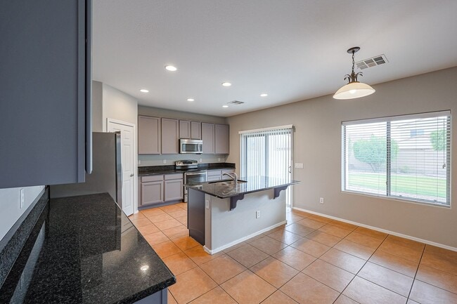 Building Photo - 4 bed, 3.5 bath house in Stetson Valley, Phoenix