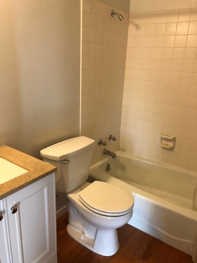 Building Photo - 4-Bedroom, 2-Bath in Normal