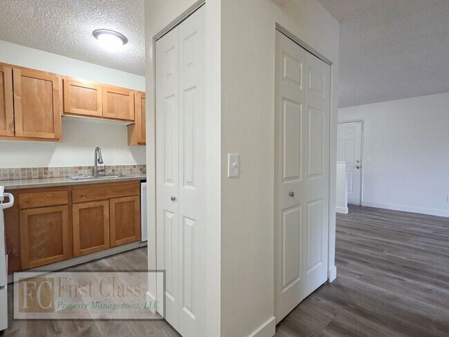 Building Photo - 17140 SW Heritage Ct