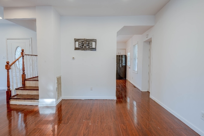 Building Photo - 301 McLean St