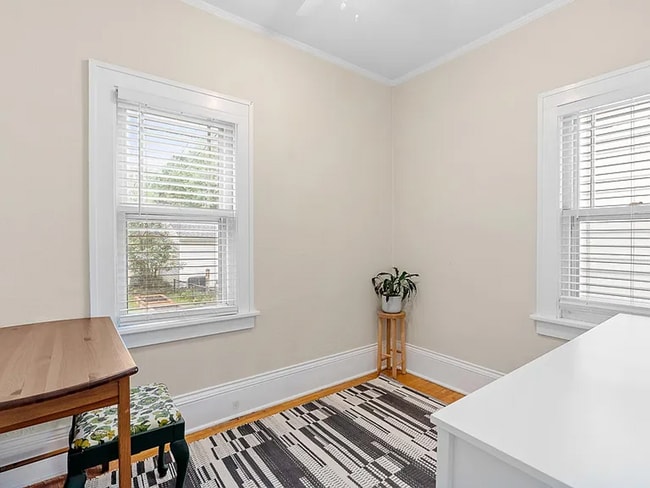 Building Photo - 2 Bed | 1 Bath House in Desired Mpls Neigh...