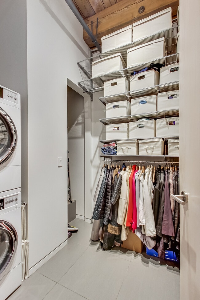 Building Photo - 1327 W Washington Blvd