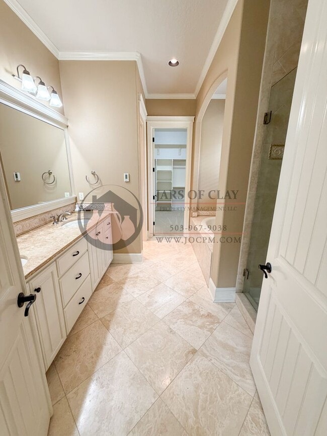 Building Photo - Luxurious Woodburn Residence | Main-Floor Primary Suite & Butler's Pantry