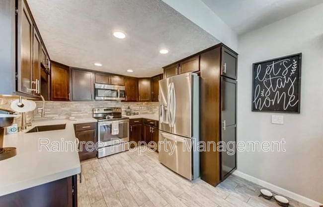 Building Photo - 671 Ascot Dr