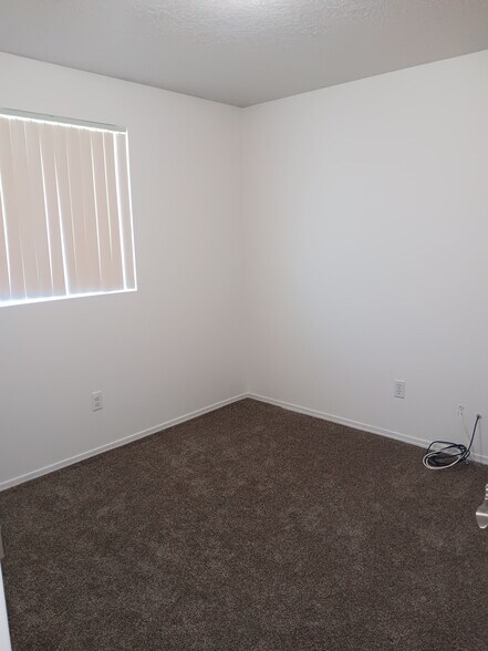 Bedroom - 393 Shamrock St