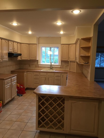 Building Photo - 656 June St