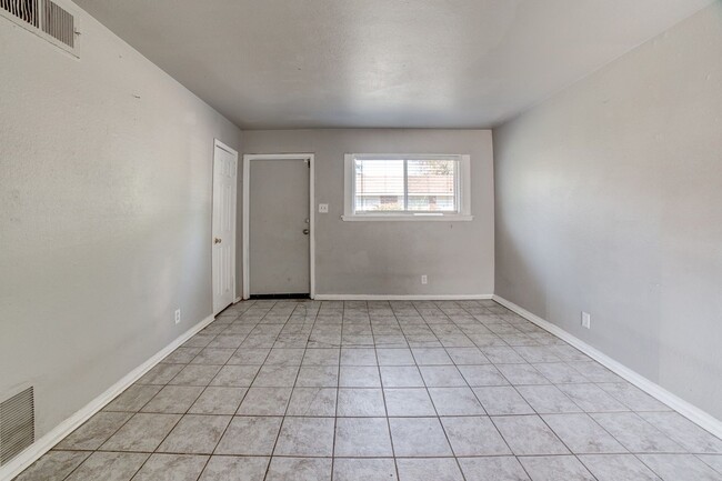 Building Photo - 1314B N Irvington Ave