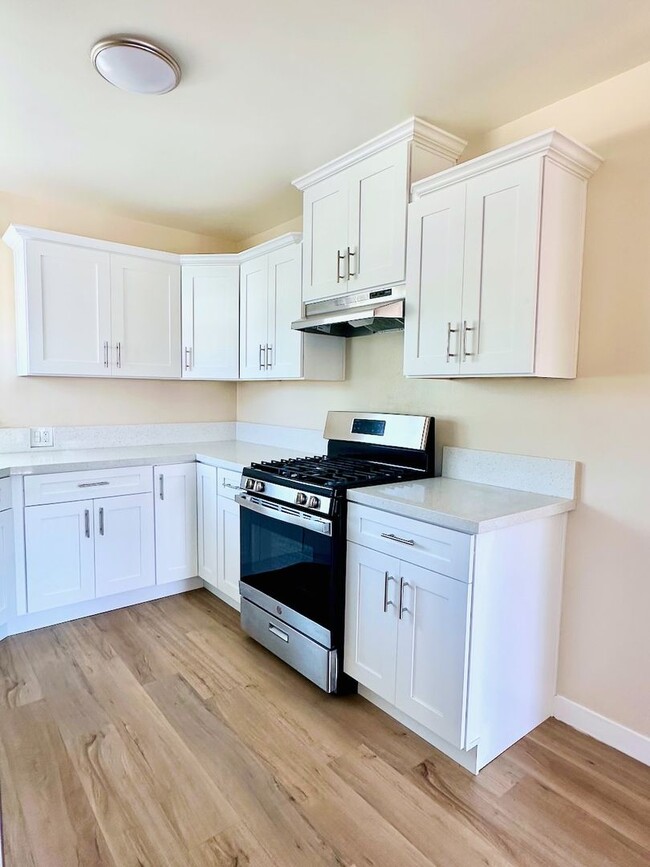 Building Photo - Cedar LB