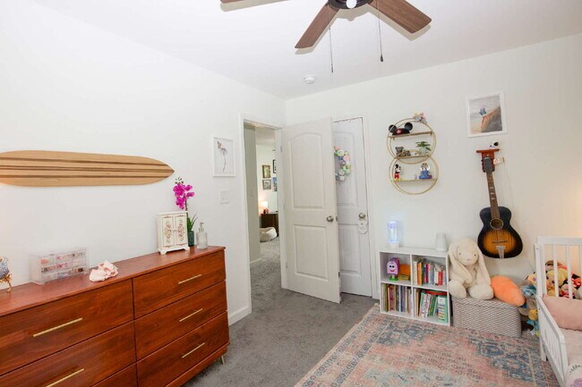 Building Photo - "Charming 3-Bed Home with Granite Elegance on Nessee Street, Fayetteville!"