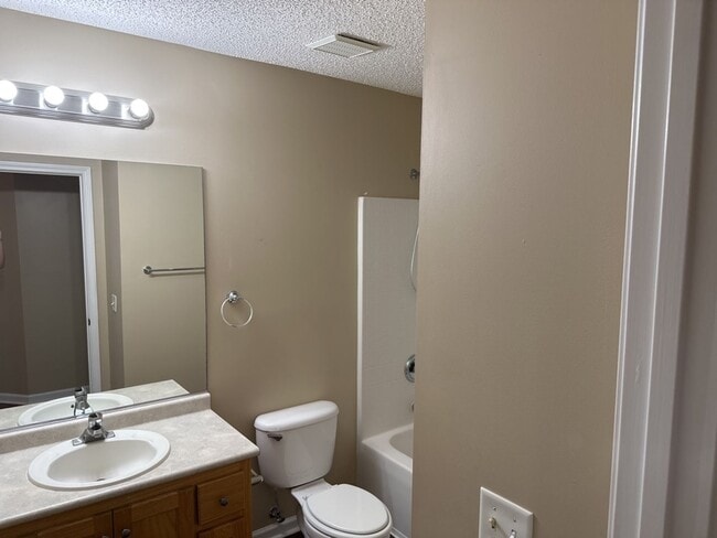 Building Photo - 567 Laurel Hill Cir