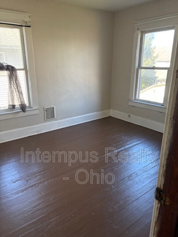 Building Photo - 243 Sexton St