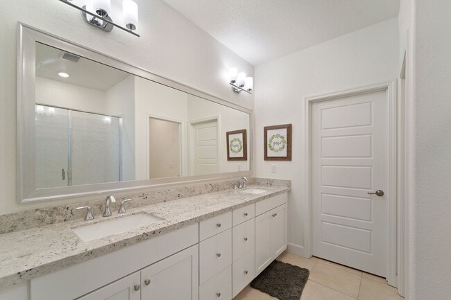 Building Photo - Gorgeous 4 Bedroom 3 bath in Northlake