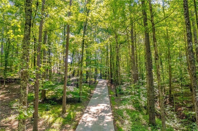 Building Photo - 15905 Westbrook Rd