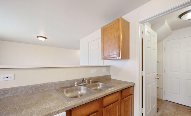Building Photo - 4036 Village Dr