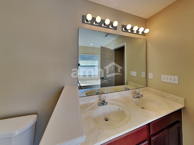 Building Photo - 612 Birchbark Trl