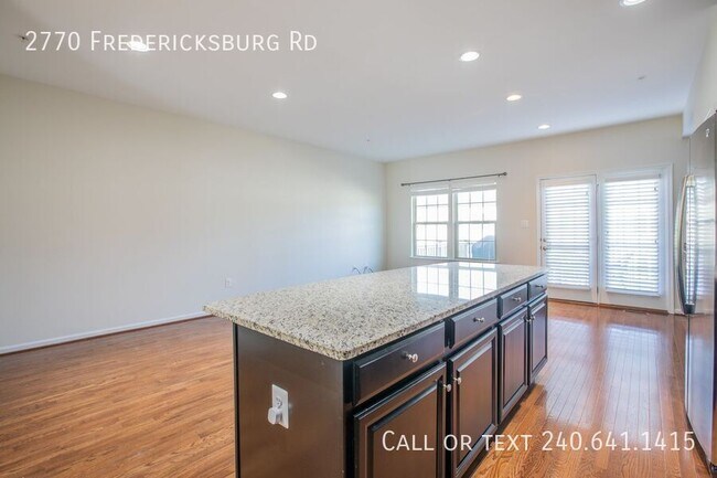 Building Photo - 2770 Fredericksburg Rd