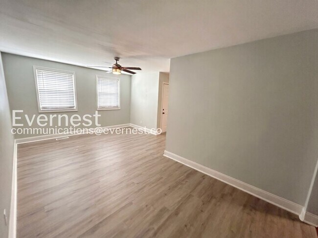Building Photo - 3 Bed/2.5 Bath Home with Garage / Pet-Friendly / Available Now!