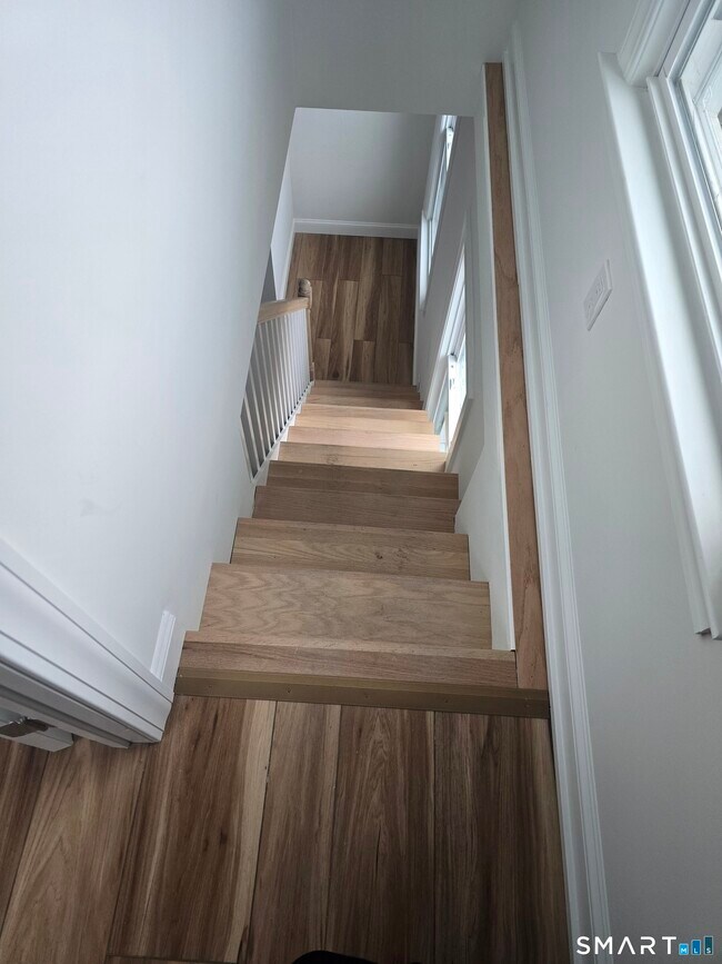 Building Photo - 530 Jane St