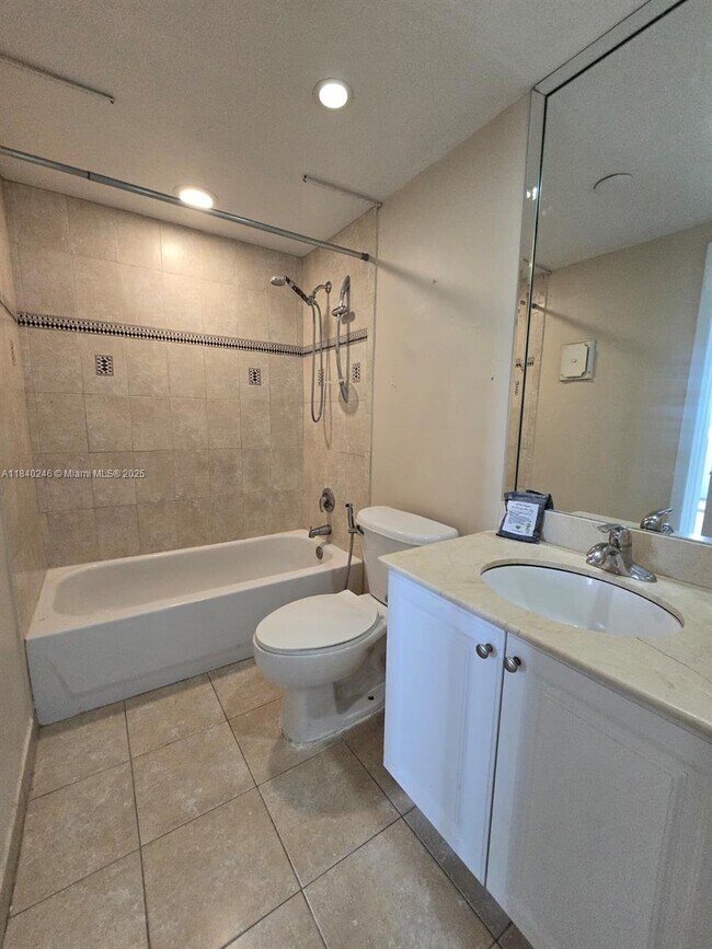Building Photo - 9351 Fontainebleau Blvd