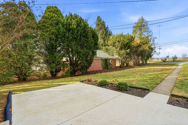 Building Photo - 707 Fairview Ave