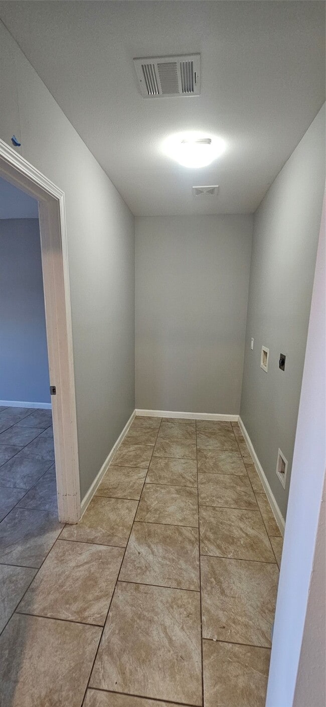 Building Photo - 2914 Staples St