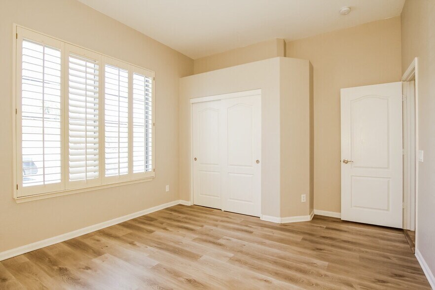 Building Photo - 17731 W Smt Dr