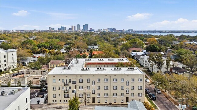 Building Photo - 2117 W Dekle Ave