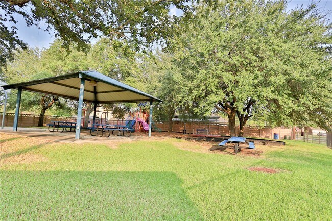 Building Photo - 7110 Yardley Dr