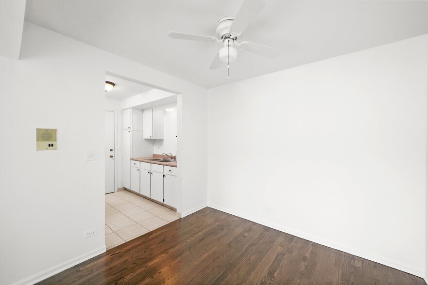 Building Photo - 5117 N East River Rd