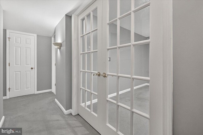 Building Photo - 6455 Saddlebrook Ln